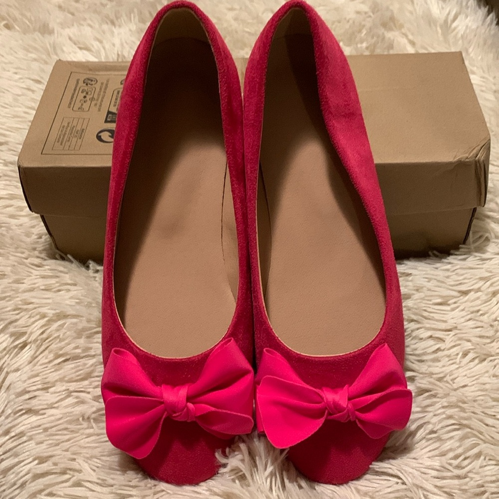 NIB Woman’s size 9 hot pink flats - cute bow detail
